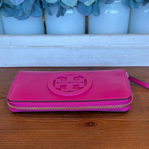 NWT Tory Burch Charlie Zip Continental Wallet in Party Fuchsia - Picture 4 of 9